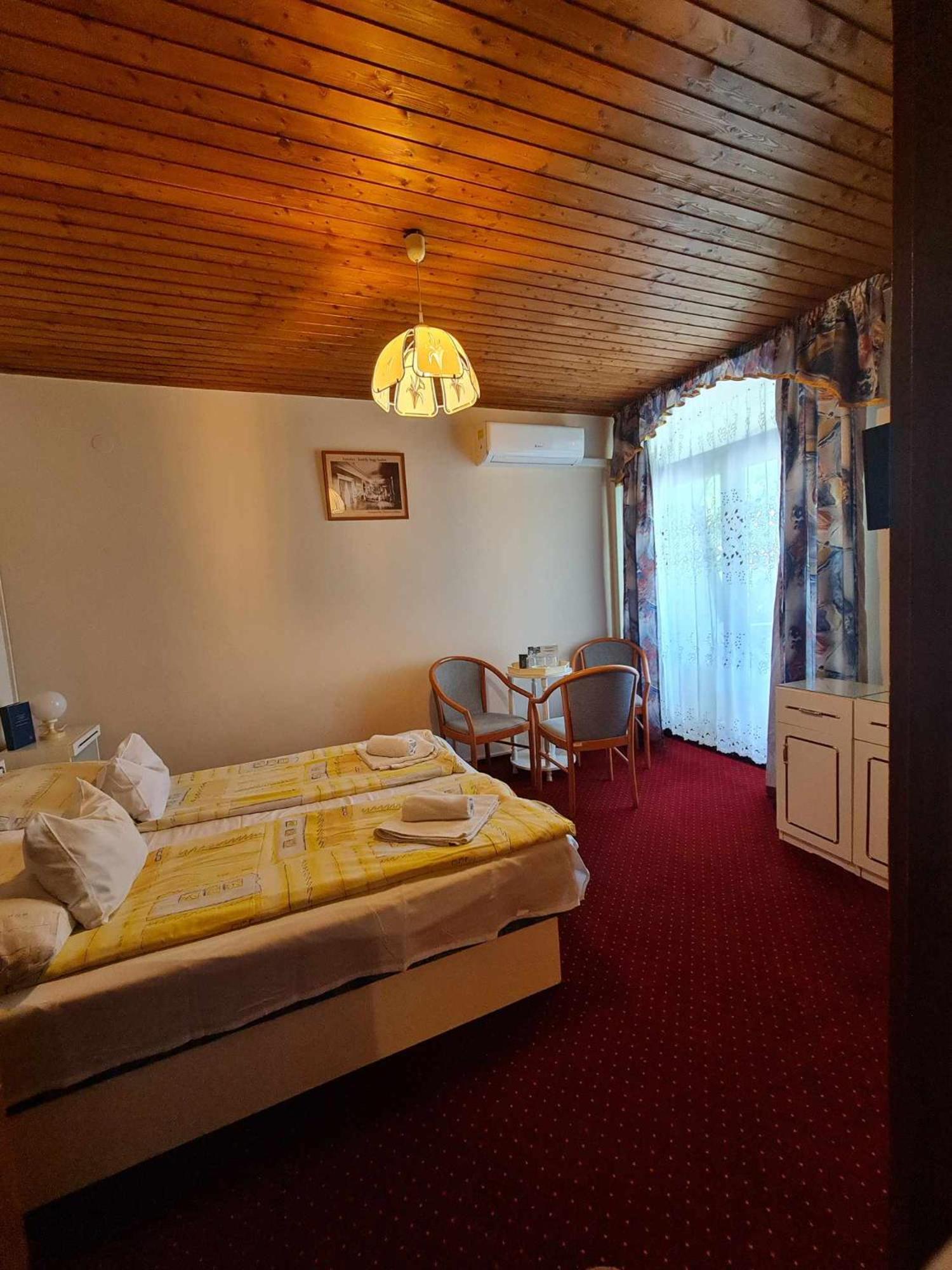 Steinhaus Bed & Breakfast Keszthely Exteriör bild