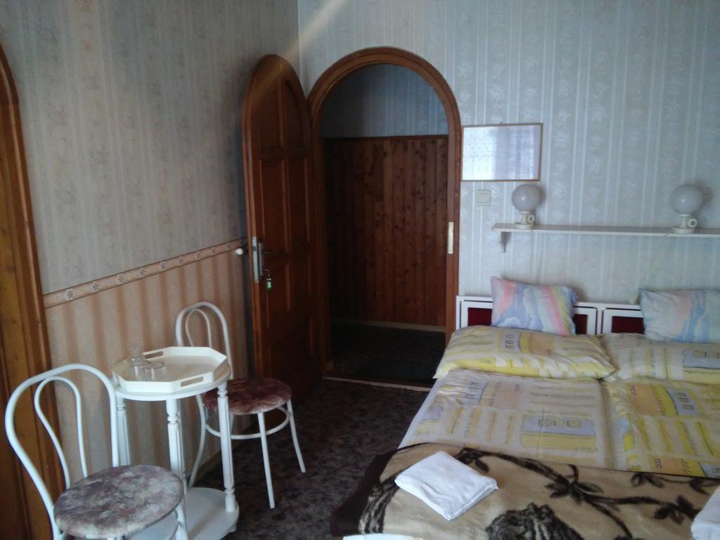 Steinhaus Bed & Breakfast Keszthely Rum bild